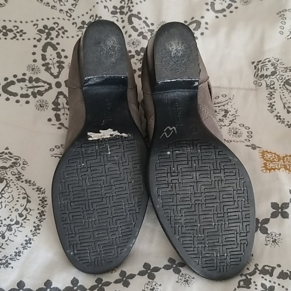 Gray Cutout Heeled Booties - Picture 4 of 11